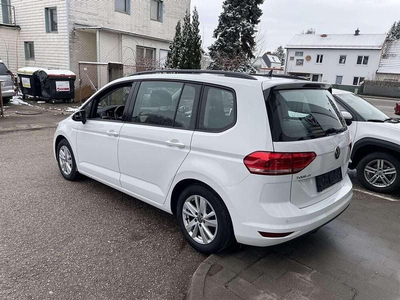 Gebraucht VW Touran 122 PS (89 kW) 2021 Weiß Van / Kleinbus