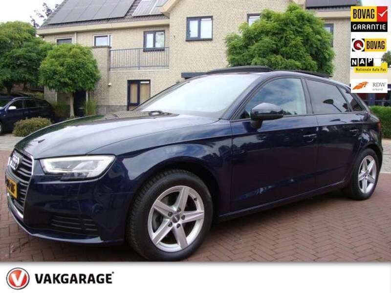 Blau Gebraucht 2020 Audi A3 Sportback g-tron Sport Kleinwagen | € 26.950 - Bild 1/4