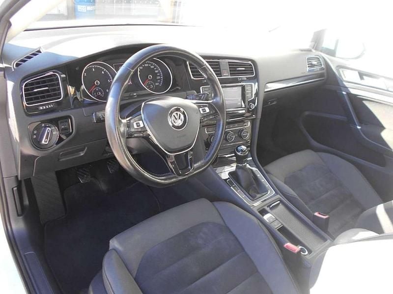 Gebraucht VW Golf VII Highline 105 PS (77 kW) 2013 Weiß Limousine