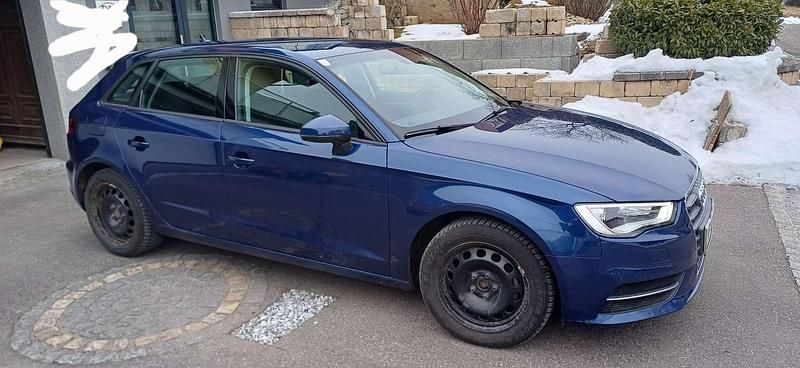 Gebraucht Audi A3 Attraction 110 PS (80 kW) 2014 Blau Limousine