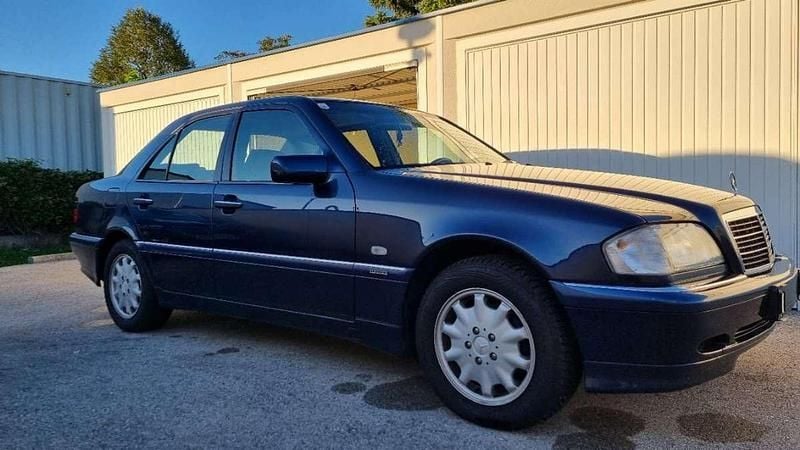 Gebraucht Mercedes C220 Elegance 125 PS (91 kW) 1998 Blau Limousine