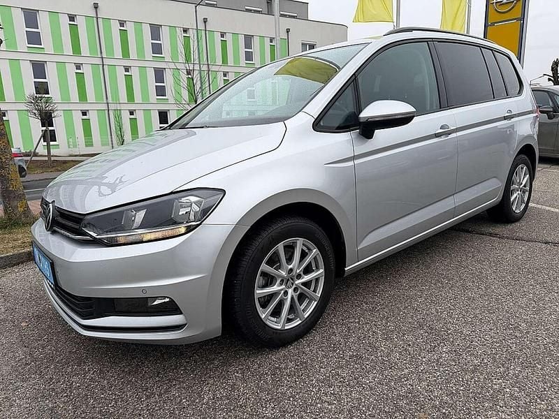Gebraucht VW Touran 122 PS (89 kW) 2022 Silber Van / Kleinbus