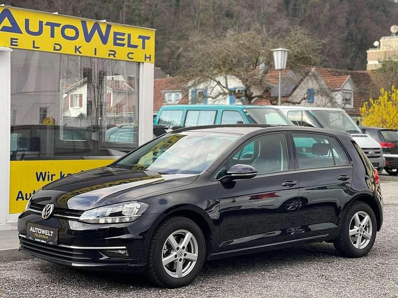 Schwarz Gebraucht 2017 VW Golf VII Comfortline Kleinwagen | € 15.990 (Fairer Preis) - Bild 1/4