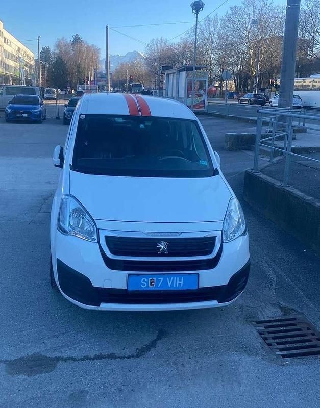 Weiß Gebraucht 2016 Peugeot Partner Active Van / Kleinbus | € 9.200 (Fairer Preis) - Bild 1/4