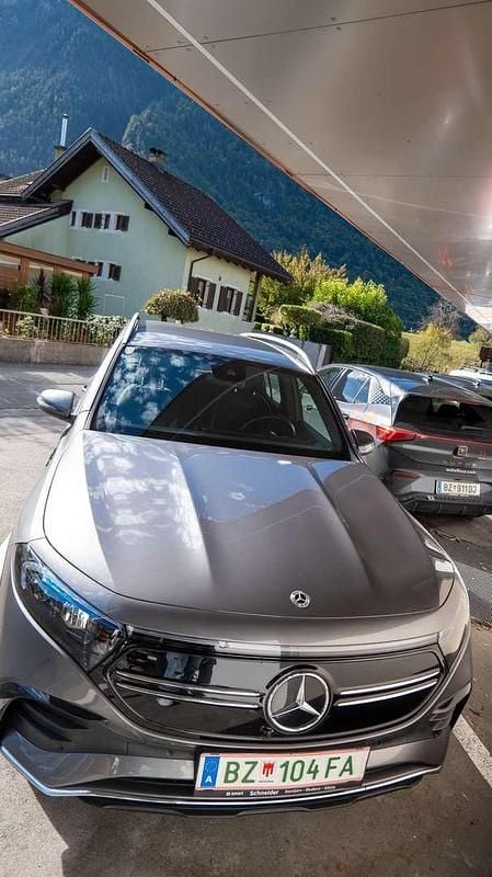 Grau Gebraucht 2022 Mercedes EQB350 SUV | € 32.000 - Bild 1/4