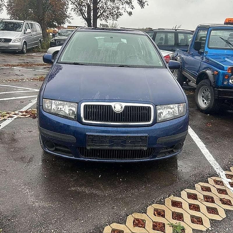 Blau Gebraucht 2006 Skoda Fabia Kleinwagen | € 2.600 - Bild 1/4