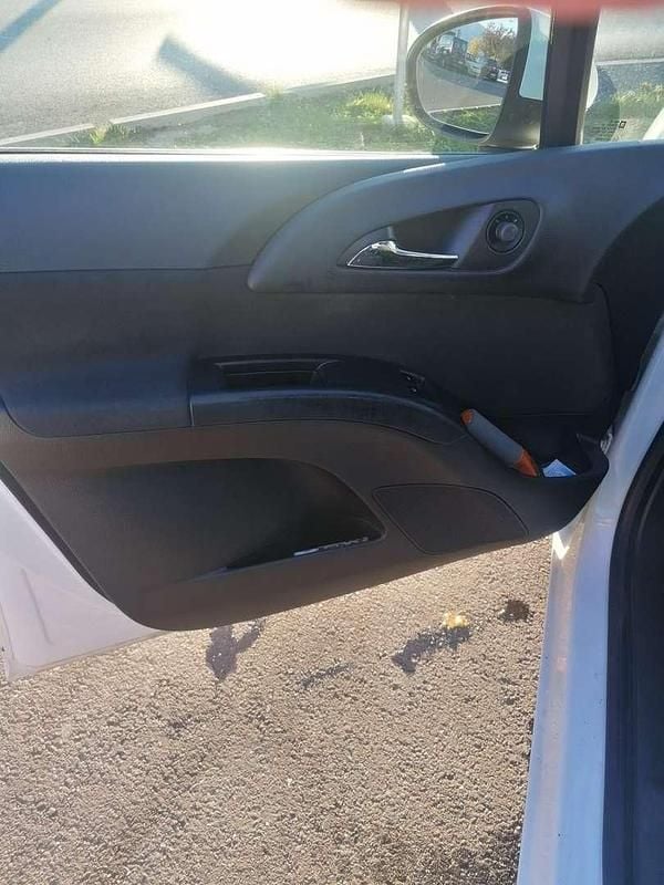 Gebraucht Opel Meriva Color Edition 101 PS (74 kW) 2011 Van / Kleinbus