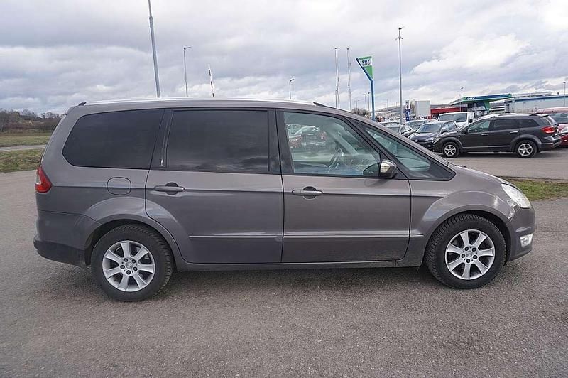 Gebraucht Ford Galaxy Trend 140 PS (102 kW) 2012 Braun Van / Kleinbus