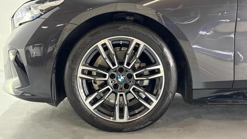 Gebraucht BMW 520 M Sport 197 PS (144 kW) 2025 Blau Kombi