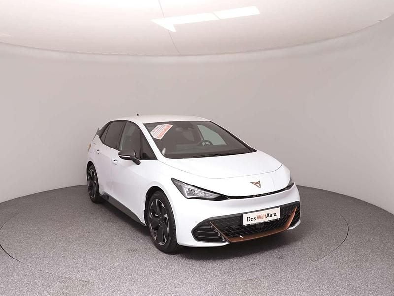 Neu Cupra Born e-Boost 169 kW (231 PS) 2025 Weiss  metallic Kleinwagen
