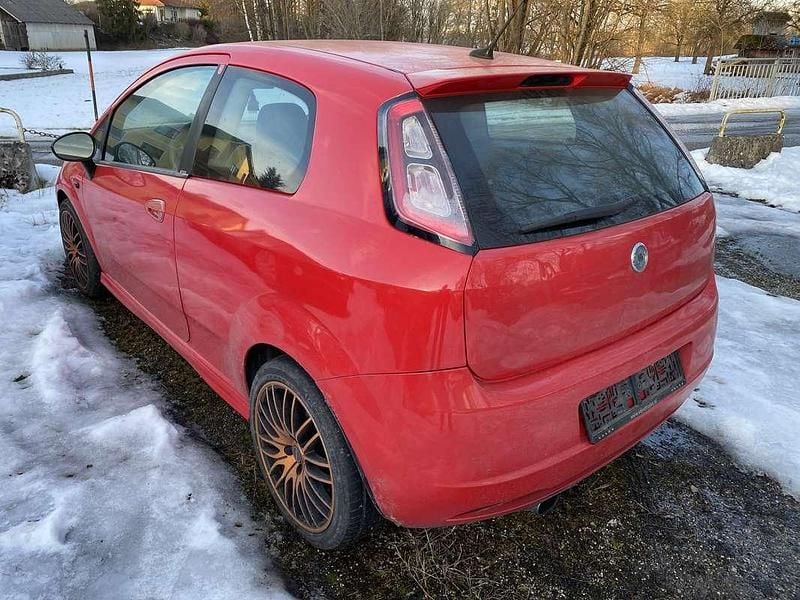 Gebraucht Fiat Punto Emotion 131 PS (96 kW) 2006 Rot Limousine