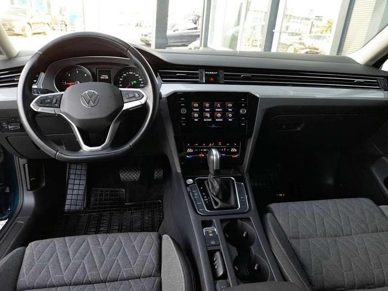 Gebraucht VW Passat Business 150 PS (110 kW) 2023 Blau Kombi