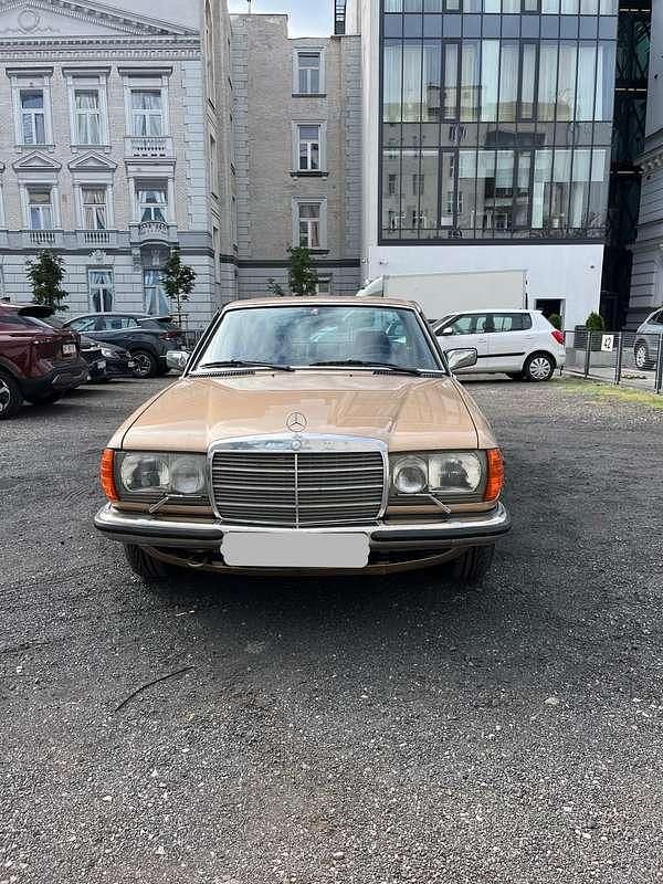 Gebraucht Mercedes 280 185 PS (136 kW) 1984 Gold Coupé