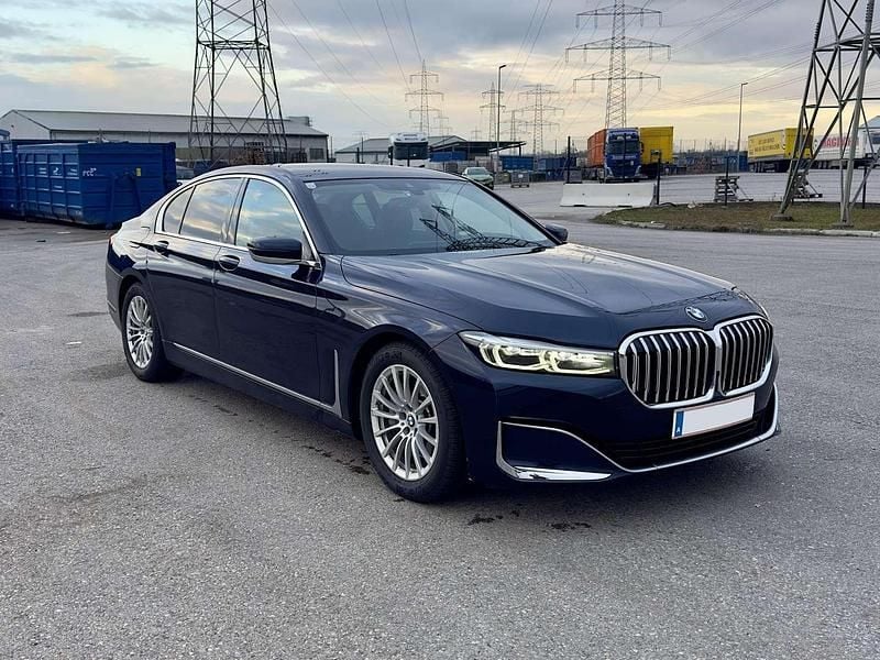 Blau Gebraucht 2020 BMW 730 Sport Line Limousine | € 47.500 (Fairer Preis) - Bild 1/4