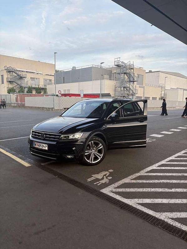 Schwarz Gebraucht 2019 VW Tiguan Highline SUV | € 26.000 (Fairer Preis) - Bild 1/4