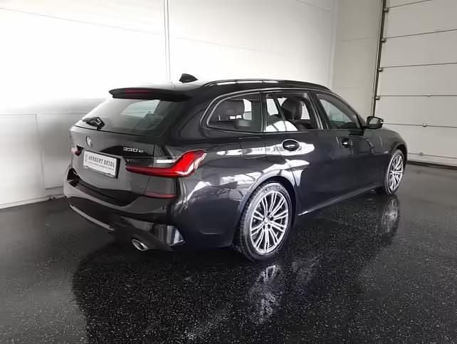 Gebraucht BMW 330e Sport Line 185 PS (136 kW) 2021 Schwarz Kombi