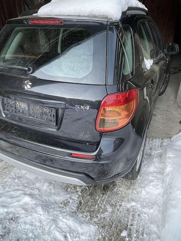 Gebraucht 2006 Suzuki SX4 GL SUV | € 1.600 - Bild 1/4
