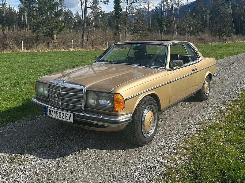 Gebraucht Mercedes 230 136 PS (100 kW) 1982 Bronze Coupé