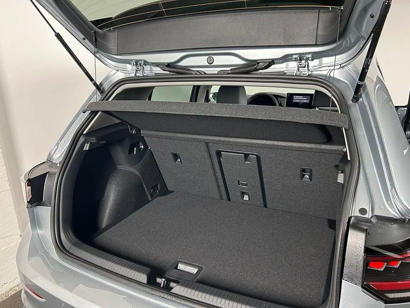 Gebraucht VW Golf VIII 115 PS (84 kW) 2025 Silber  metallic Limousine
