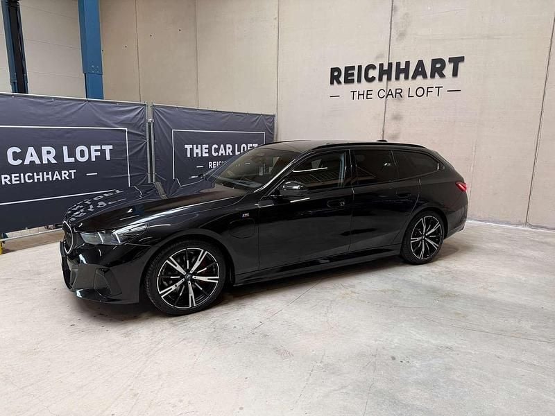 Gebraucht BMW 530e M Sport 299 PS (219 kW) 2024 Schwarz Kombi