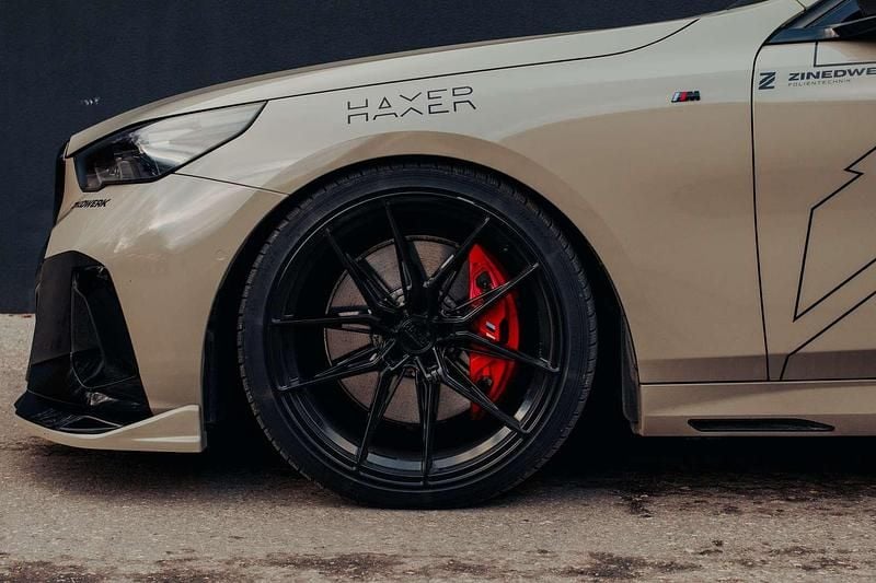 Gebraucht BMW 540 Comfort Edition 303 PS (222 kW) 2025 Schwarz Kombi