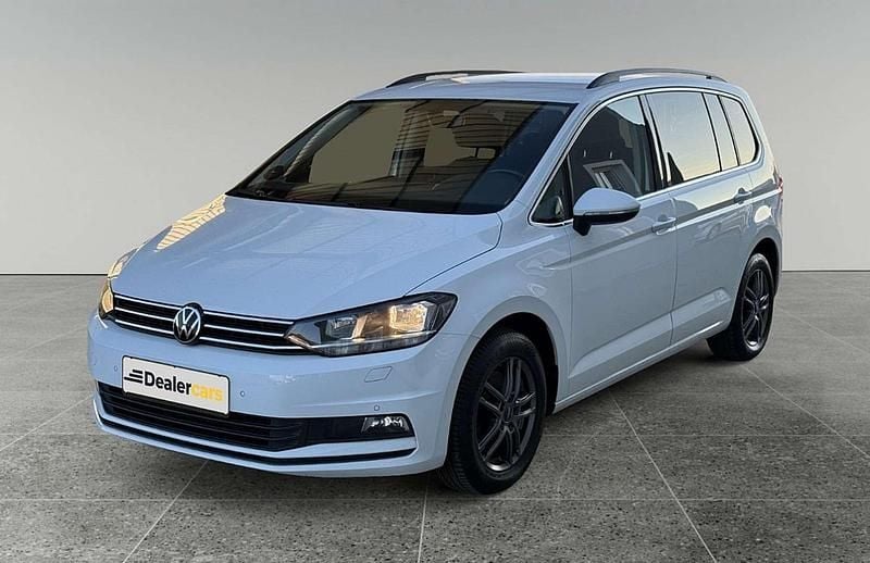 Weiß Gebraucht 2022 VW Touran Comfortline Van / Kleinbus | € 26.790 (Etwas zu teuer) - Bild 1/4