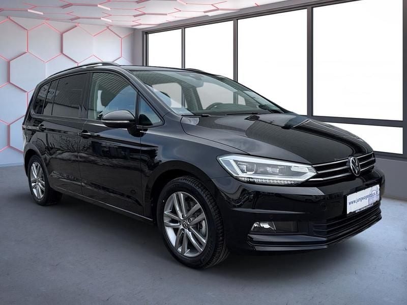 Gebraucht VW Touran Comfortline 150 PS (110 kW) 2025 Schwarz Van / Kleinbus
