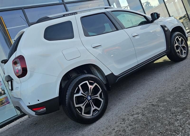 Gebraucht Dacia Duster Celebration 131 PS (96 kW) 2021 Weiß SUV