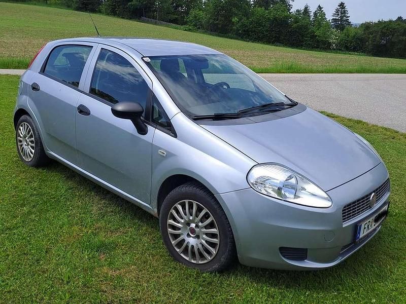 Grau Gebraucht 2009 Fiat Punto Limousine | € 2.800 - Bild 1/4