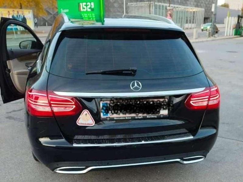 Schwarz Gebraucht 2016 Mercedes C180 Van | € 10.850 - Bild 1/4
