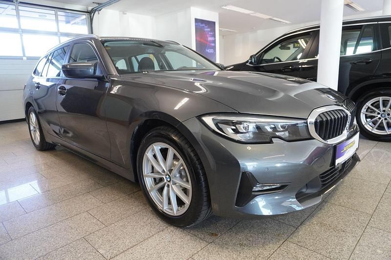 Gebraucht BMW 330e 292 PS (214 kW) 2021 Grau Kombi