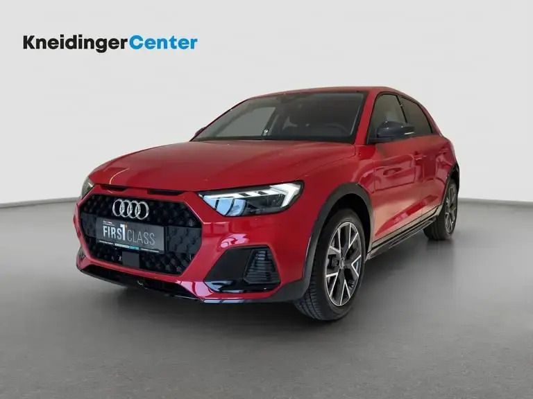 Mittelrot metallic Neu 2025 Audi A1 Design Kleinwagen | € 31.900 (Fairer Preis) - Bild 1/4