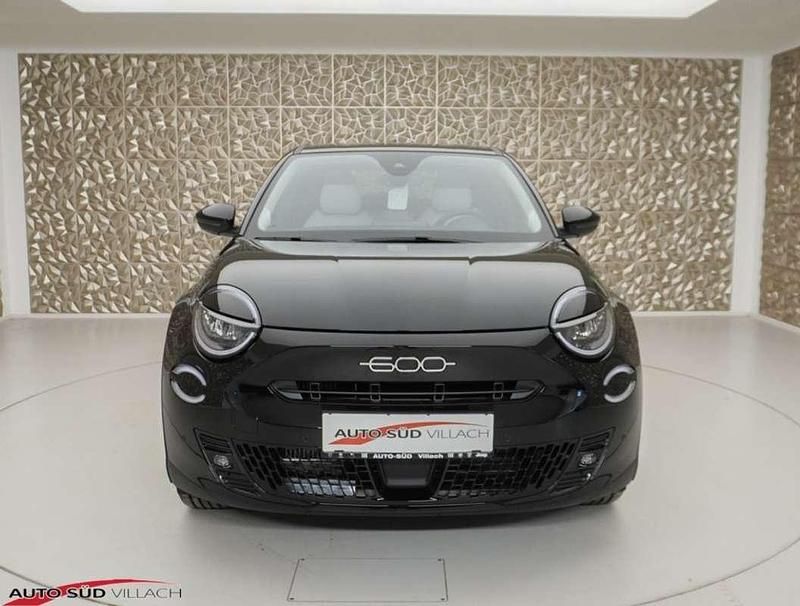 Neu Fiat 600 La Prima 146 PS (107 kW) 2025 Schwarz SUV