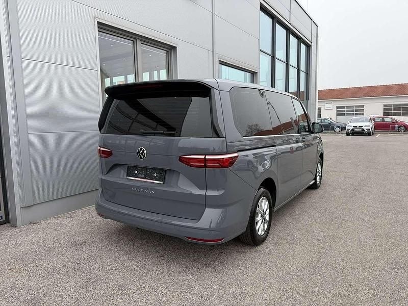 Gebraucht VW Multivan 150 PS (110 kW) 2024 Grau Van