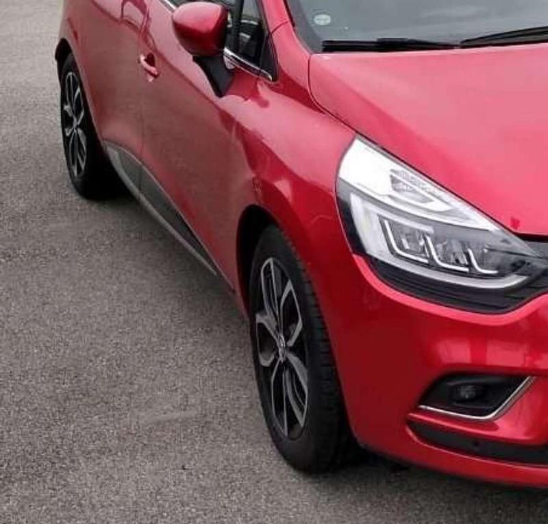 Gebraucht Renault Clio GrandTour Intens 90 PS (66 kW) 2019 Rot Kombi