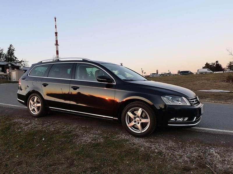 Schwarz Gebraucht 2012 VW Passat Highline Kombi | € 6.900 (Fairer Preis) - Bild 1/4