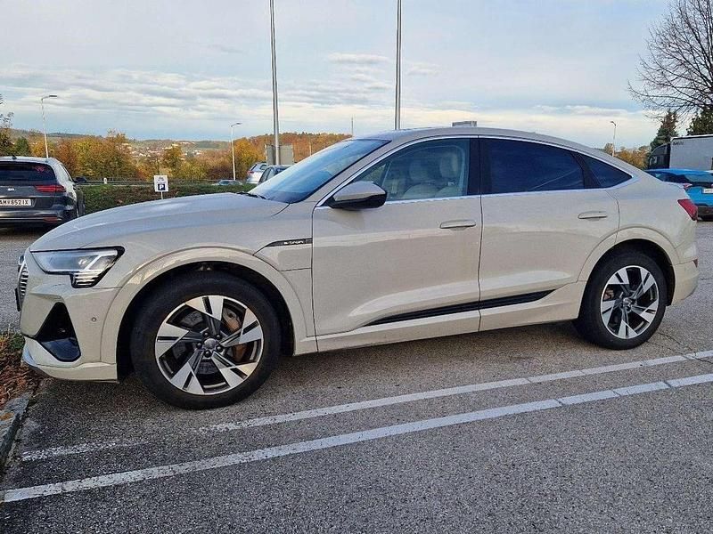 Gebraucht Audi e-tron Sportback Ambiente 150 kW (204 PS) 2022 Beige SUV