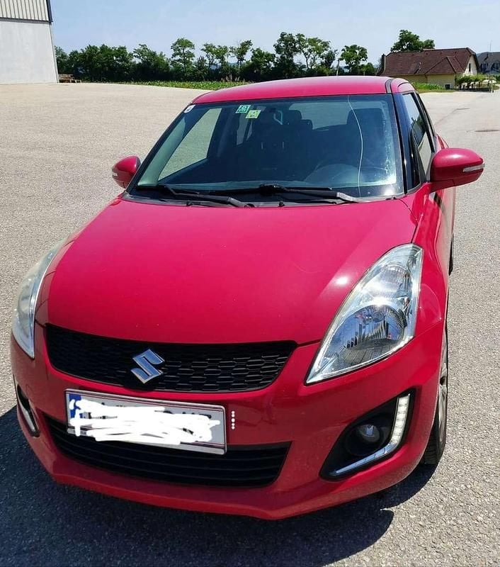 Rot Gebraucht 2014 Suzuki Swift Limited Kleinwagen | € 7.000 (Fairer Preis) - Bild 1/4
