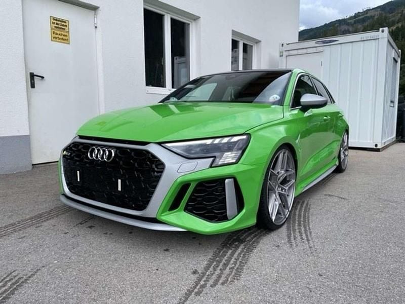 Grün Gebraucht 2022 Audi RS3 Ambiente Limousine | € 75.990 (Etwas zu teuer) - Bild 1/4