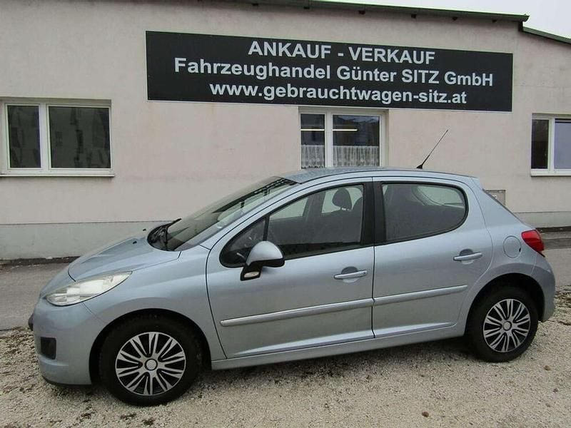Gebraucht Peugeot 207 Access 73 PS (53 kW) 2011 Blau Limousine