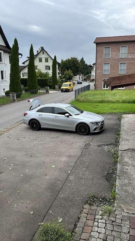 Gebraucht Mercedes A180 116 PS (85 kW) 2019 Limousine