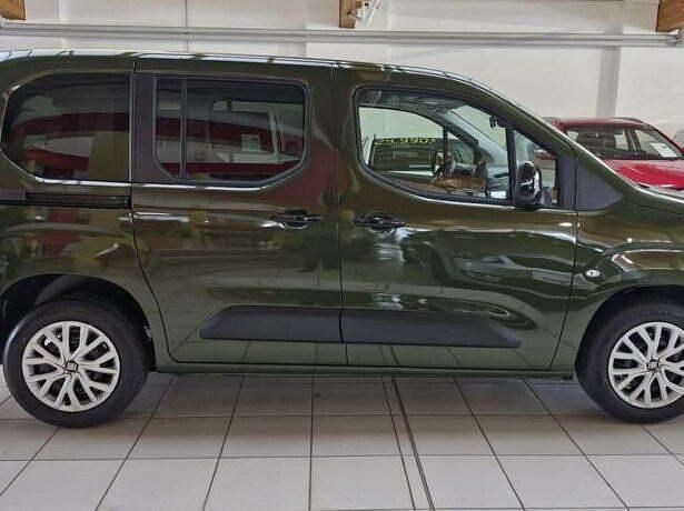 Neu Fiat Doblò S 131 PS (96 kW) 2025 Grün Van / Kleinbus