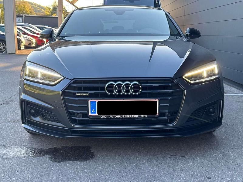 Grau Gebraucht 2018 Audi A5 Sportback Sport Kleinwagen | € 29.990 (Teuer) - Bild 1/4