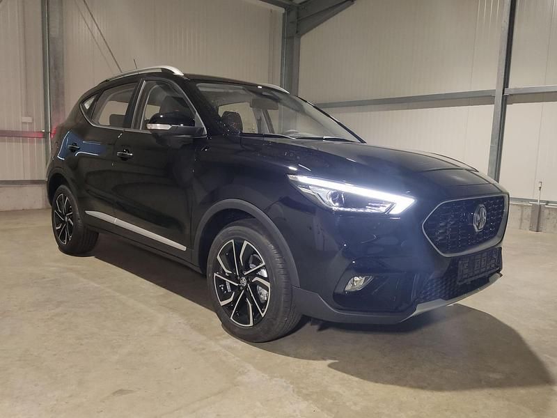 Neu MG ZS Luxury 106 PS (77 kW) 2025 Schwarz Limousine