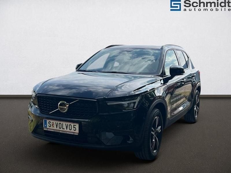 Neu Volvo XC40 Plus 163 PS (119 kW) 2025 Schwarz SUV