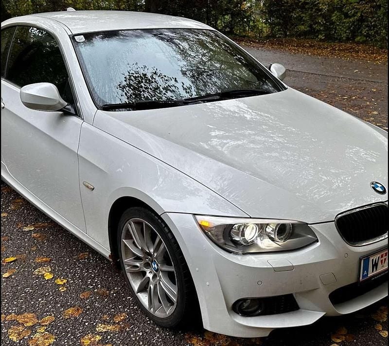 Weiß Gebraucht 2011 BMW 320 Coupé | € 13.000 (Fairer Preis) - Bild 1/4