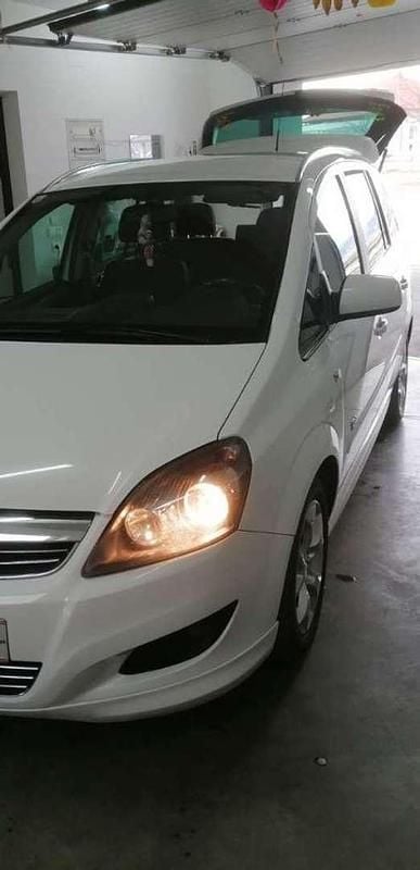 Gebraucht Opel Zafira Edition+ 110 PS (80 kW) 2011 Weiß Van / Kleinbus
