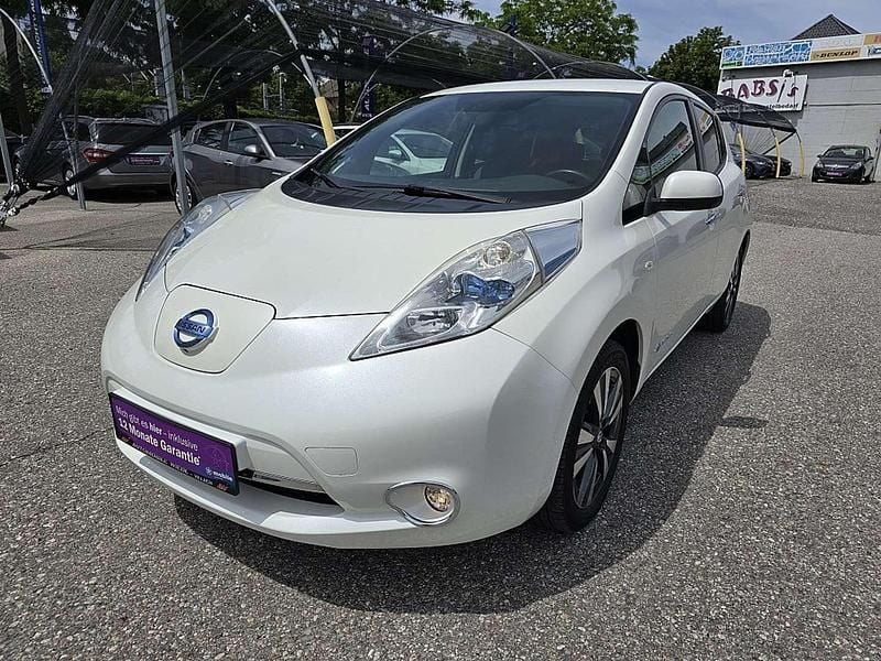 Weiß Gebraucht 2017 Nissan Leaf Tekna Kleinwagen | € 10.890 - Bild 1/4
