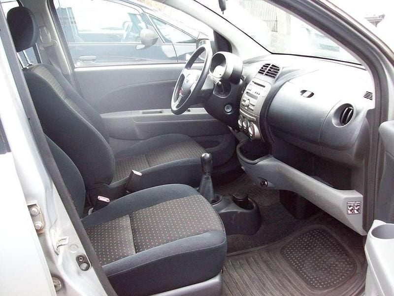 Gebraucht Daihatsu Sirion 69 PS (50 kW) 2012 Silber Kleinwagen