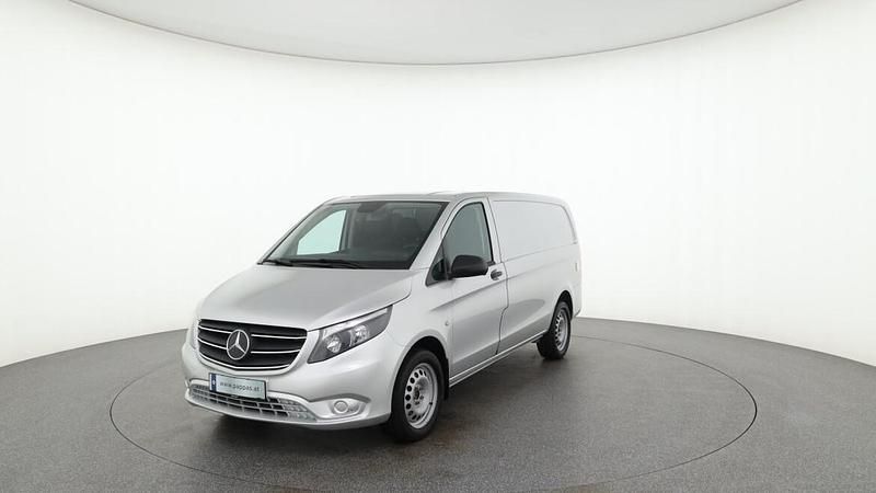 Brillantsilber metal Gebraucht 2021 Mercedes Vito Van / Kleinbus | € 29.990 (Superpreis) - Bild 1/1